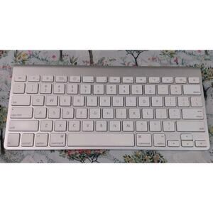 Apple A1314 Wireless Keyboard - Original